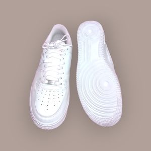 Nike Air Force 1 '07 Low Mens size 8 Triple White
